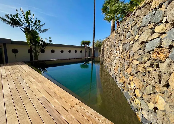 Carrenoir, Design,nature,views アパート